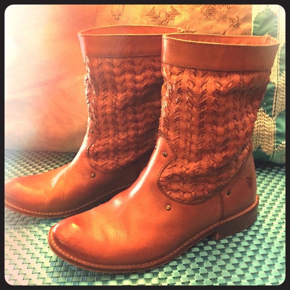 Frye’s short light brown boots